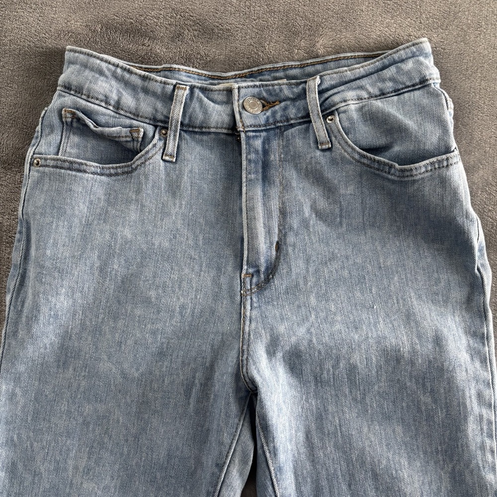 Levi's High Rise Pale Blue Denim Jeans with Red Tab - Picture 3 of 15